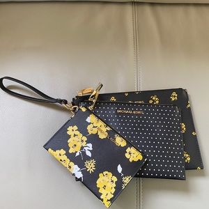 MICHAEL KORS 🌼Jet Set Travel Floral Wristlet 🌼